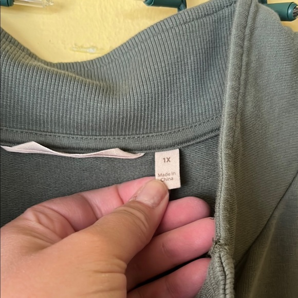 Green Button-Up Long Sleeve Top - Picture 3 of 9